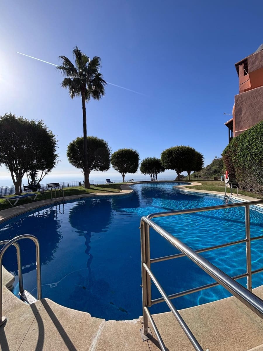 Apartamento de 2 habitaciones en Calahonda en venta con piscina garaje - 305.000 € (Ref: 9676283)