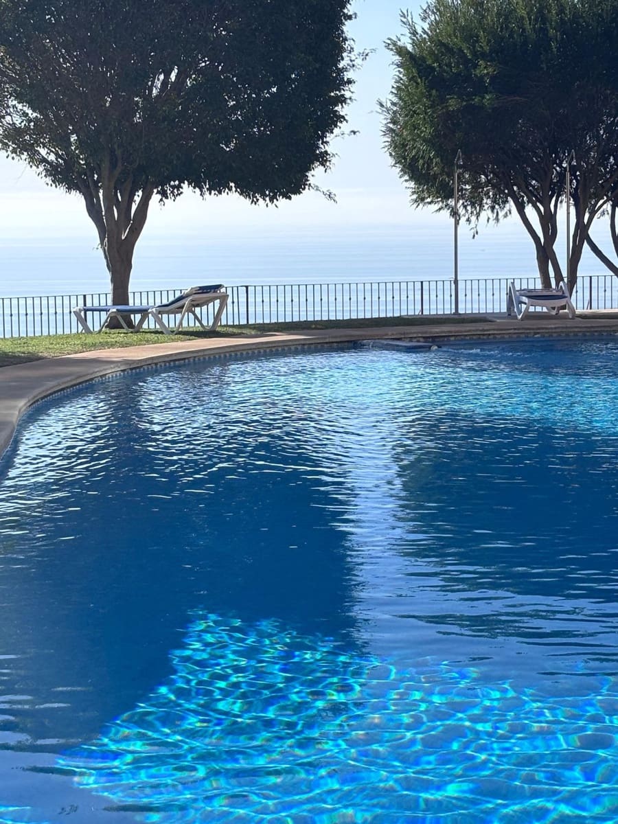 Apartamento de 2 habitaciones en Calahonda en venta con piscina garaje - 305.000 € (Ref: 9676283)