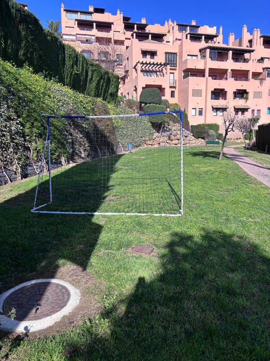 Apartamento de 2 habitaciones en Calahonda en venta con piscina garaje - 305.000 € (Ref: 9676283)