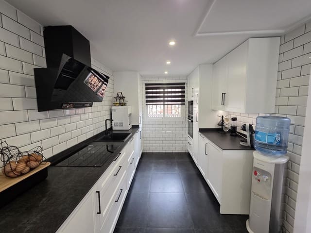 3 bedroom Townhouse for sale in Alhaurín el Grande with pool - € 399,000 (Ref: 9677995)