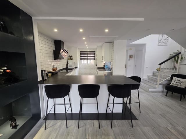 3 bedroom Townhouse for sale in Alhaurín el Grande with pool - € 399,000 (Ref: 9677995)