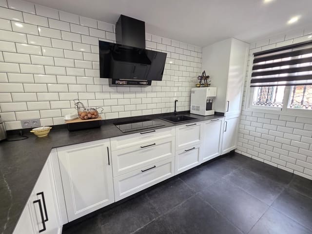 3 bedroom Townhouse for sale in Alhaurín el Grande with pool - € 399,000 (Ref: 9677995)