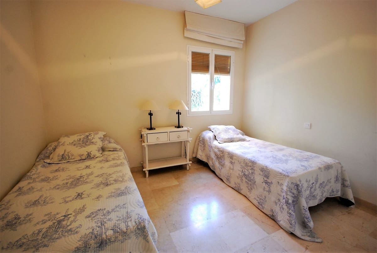 2 makuuhuone Huoneisto myytävänä paikassa Guadalmina mukana uima-altaan - 395 000 € (Ref: 9684136)