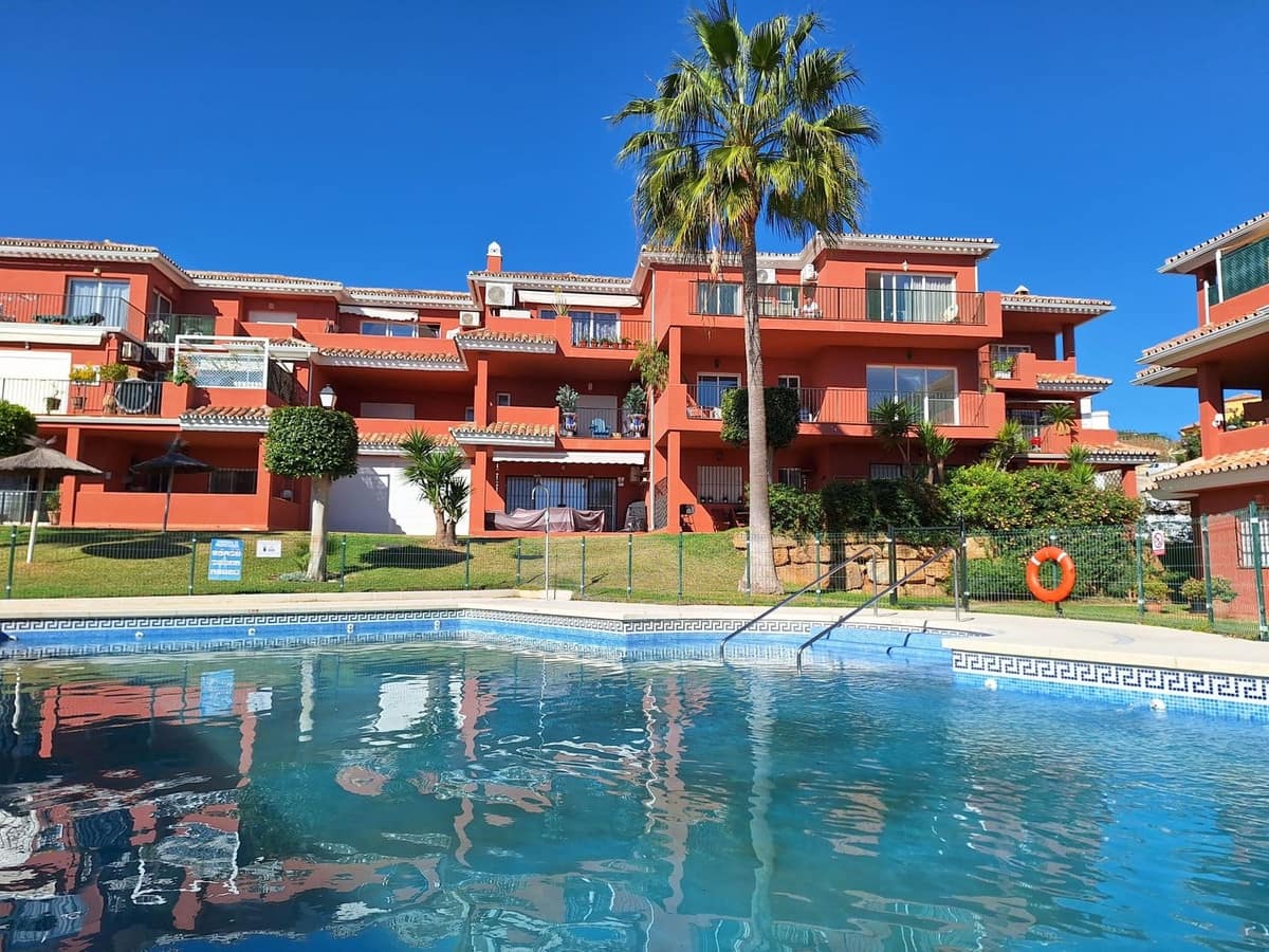 2 soveværelse Lejlighed til salg i Manilva med swimmingpool garage - € 250.000 (Ref: 9685132)