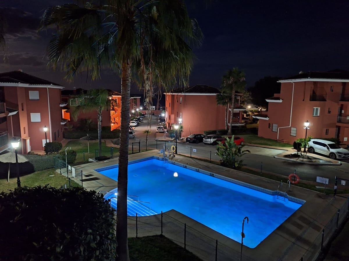 2 soveværelse Lejlighed til salg i Manilva med swimmingpool garage - € 250.000 (Ref: 9685132)