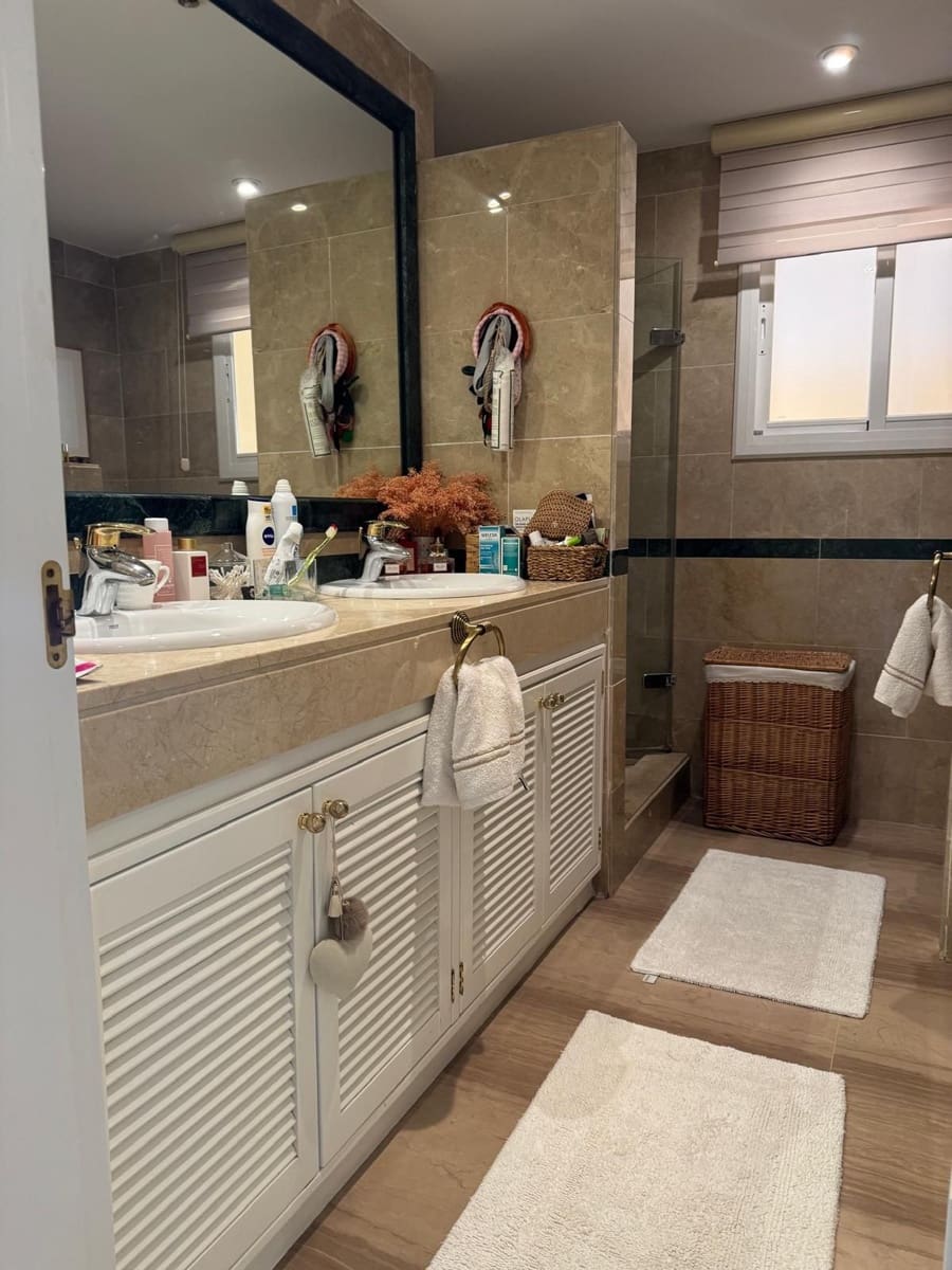 2 Zimmer Apartment zu verkaufen in Elviria mit Pool Garage - 750.000 € (Ref: 9685143)