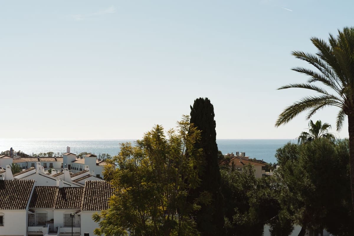 2 bedroom Apartment for sale in Nueva Andalucia with pool garage - € 795,000 (Ref: 9685144)