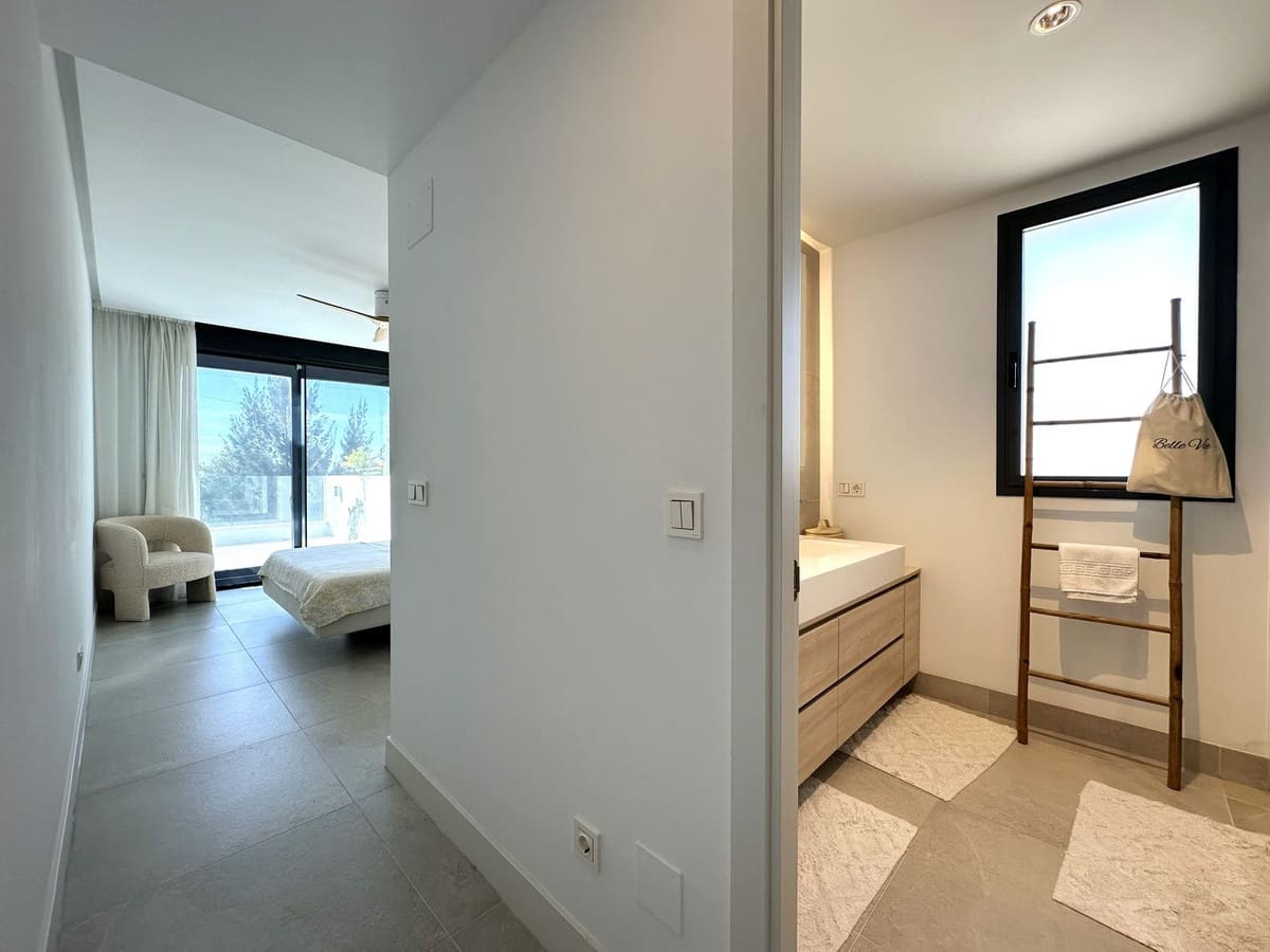 2 quarto Penthouse para venda em Marbella com piscina garagem - 899 000 € (Ref: 9685532)