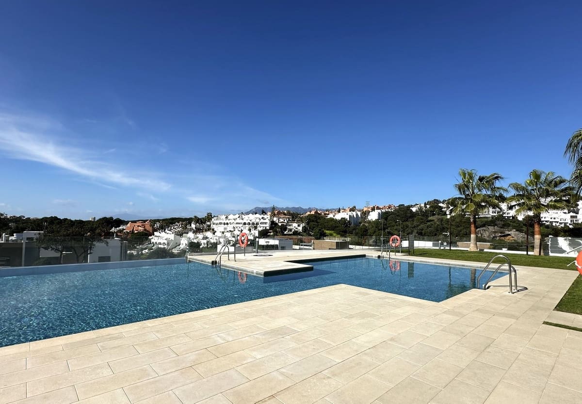 2 quarto Penthouse para venda em Marbella com piscina garagem - 899 000 € (Ref: 9685532)