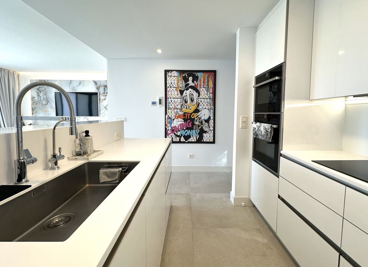 2 quarto Penthouse para venda em Marbella com piscina garagem - 899 000 € (Ref: 9685532)