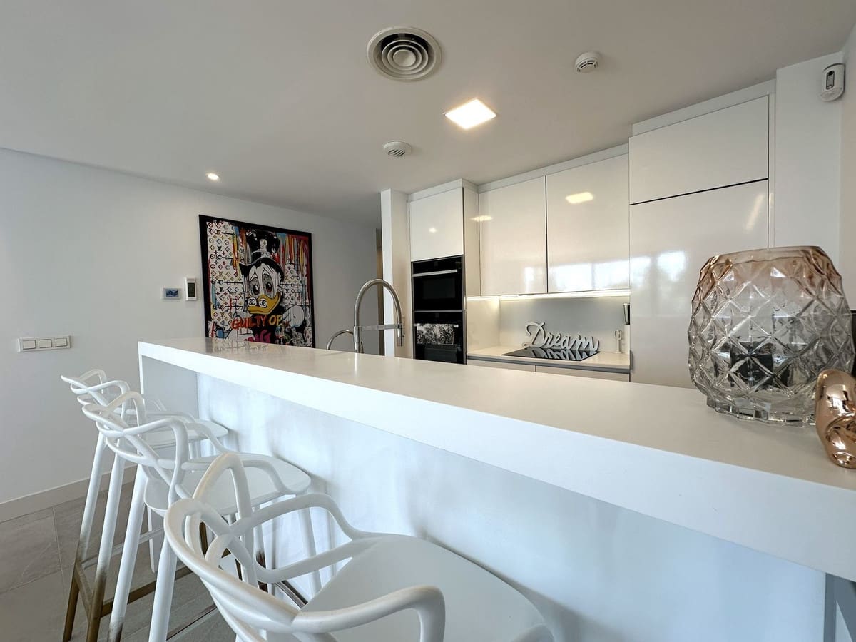 2 quarto Penthouse para venda em Marbella com piscina garagem - 899 000 € (Ref: 9685532)