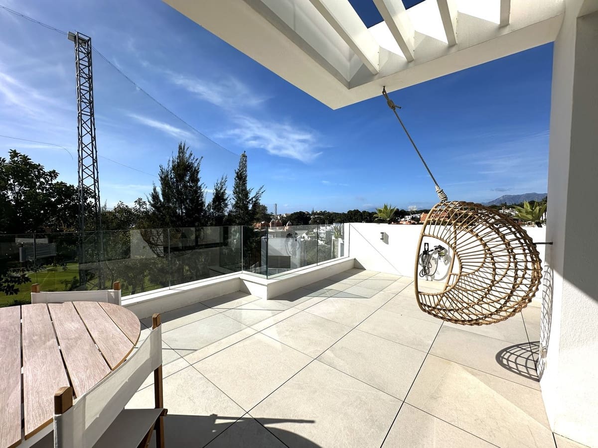 2 quarto Penthouse para venda em Marbella com piscina garagem - 899 000 € (Ref: 9685532)