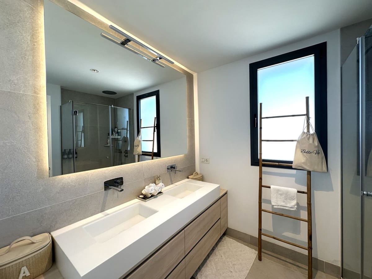 2 quarto Penthouse para venda em Marbella com piscina garagem - 899 000 € (Ref: 9685532)