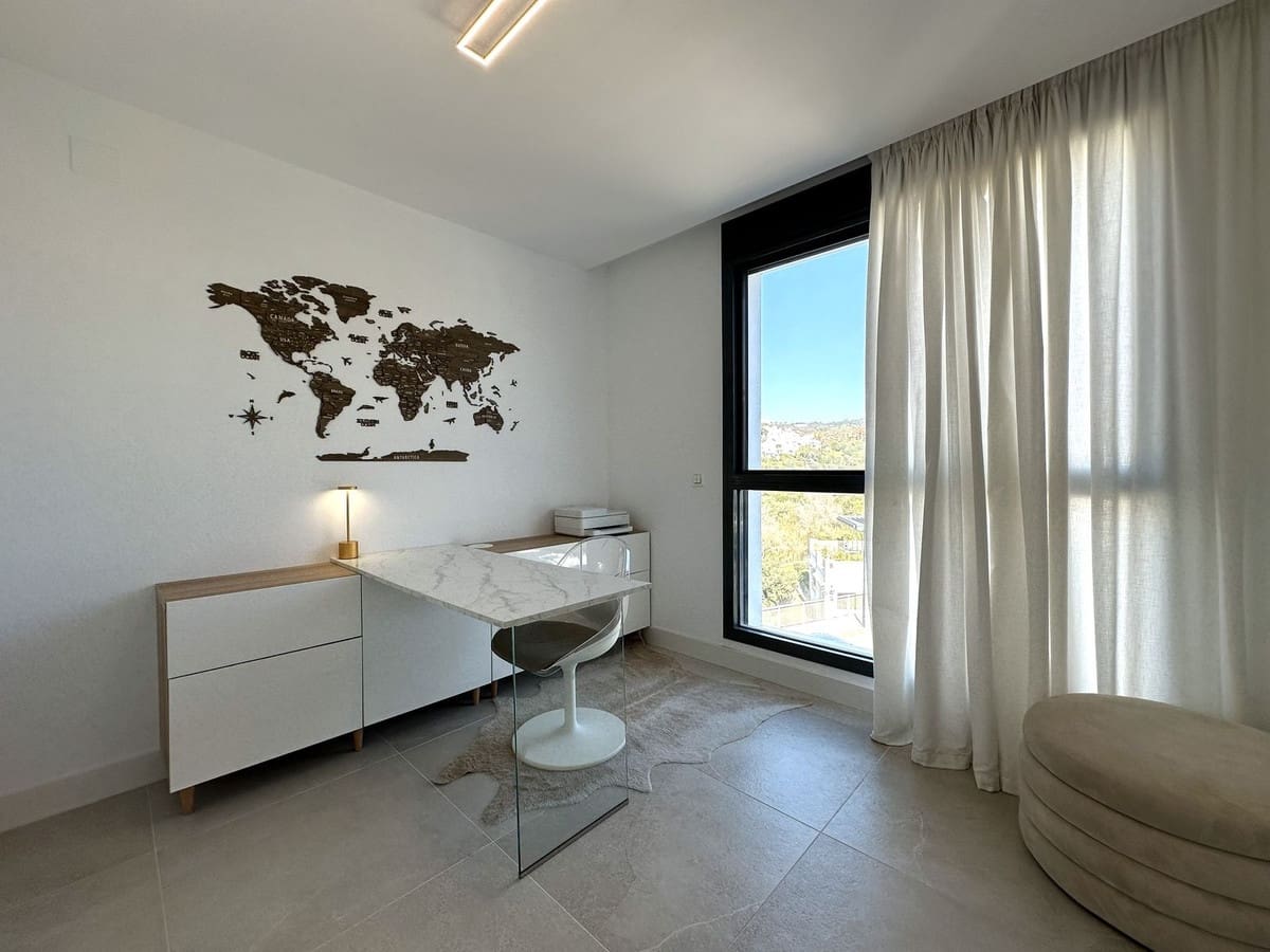 2 quarto Penthouse para venda em Marbella com piscina garagem - 899 000 € (Ref: 9685532)