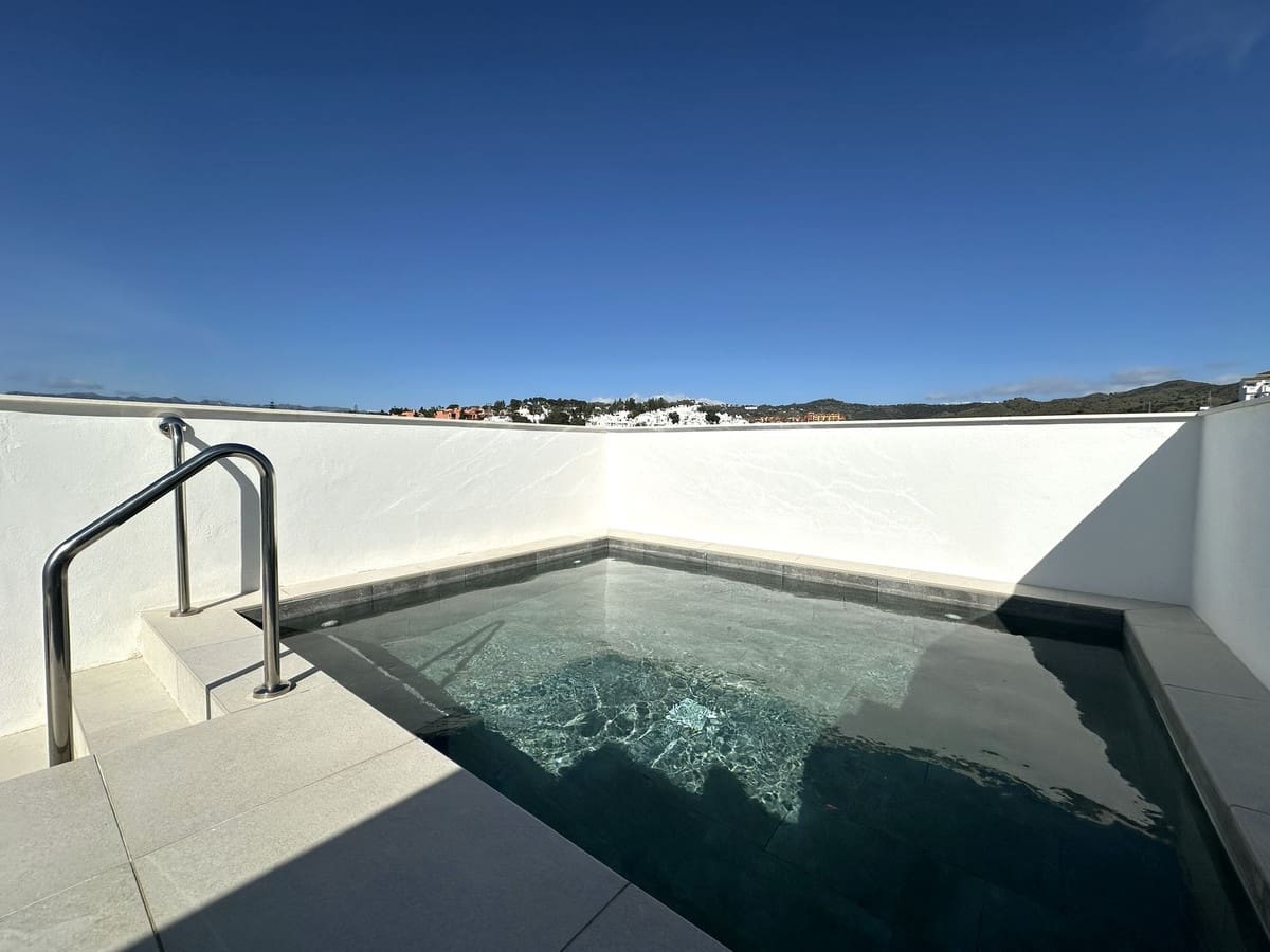 2 quarto Penthouse para venda em Marbella com piscina garagem - 899 000 € (Ref: 9685532)