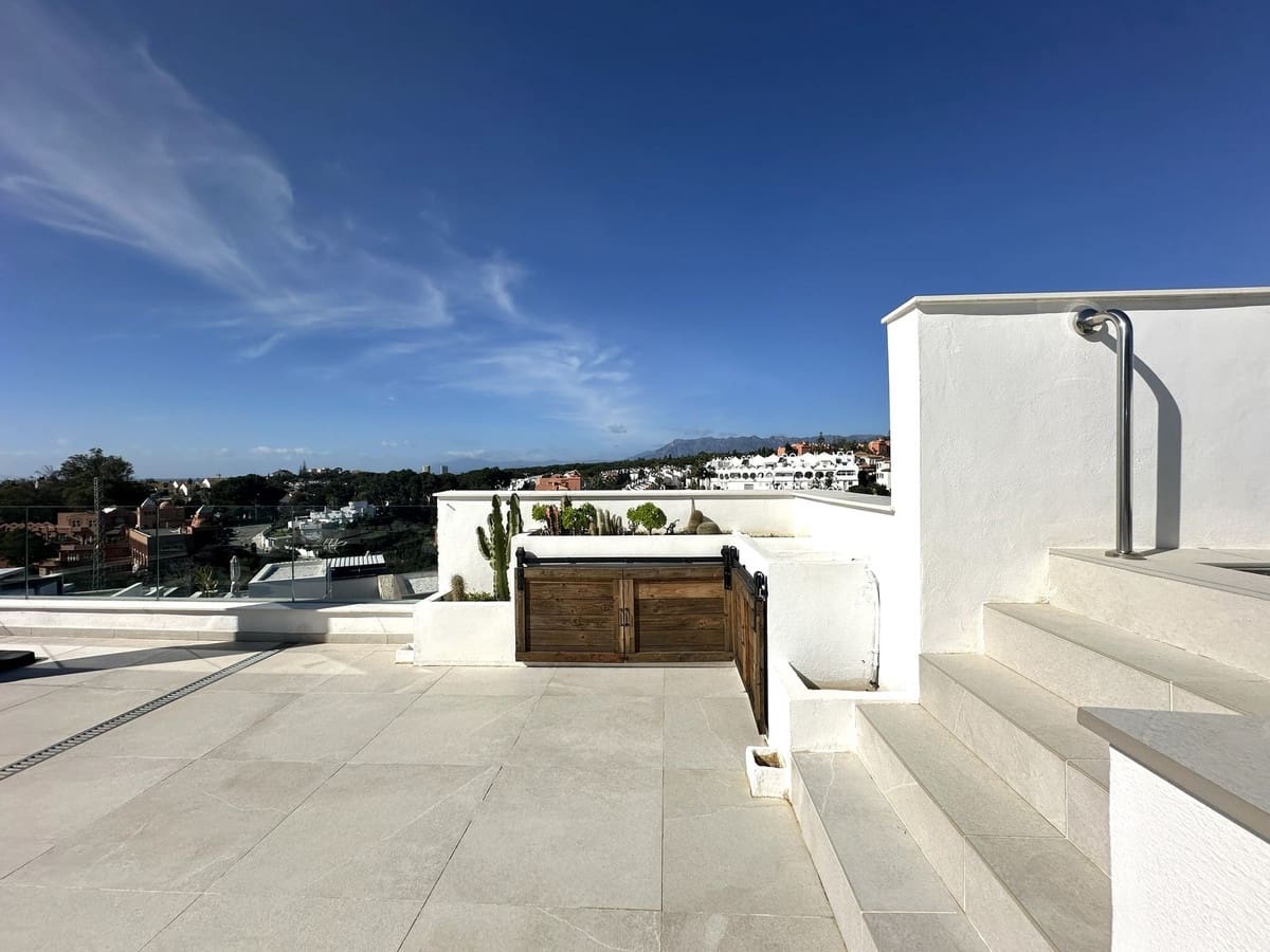 2 quarto Penthouse para venda em Marbella com piscina garagem - 899 000 € (Ref: 9685532)