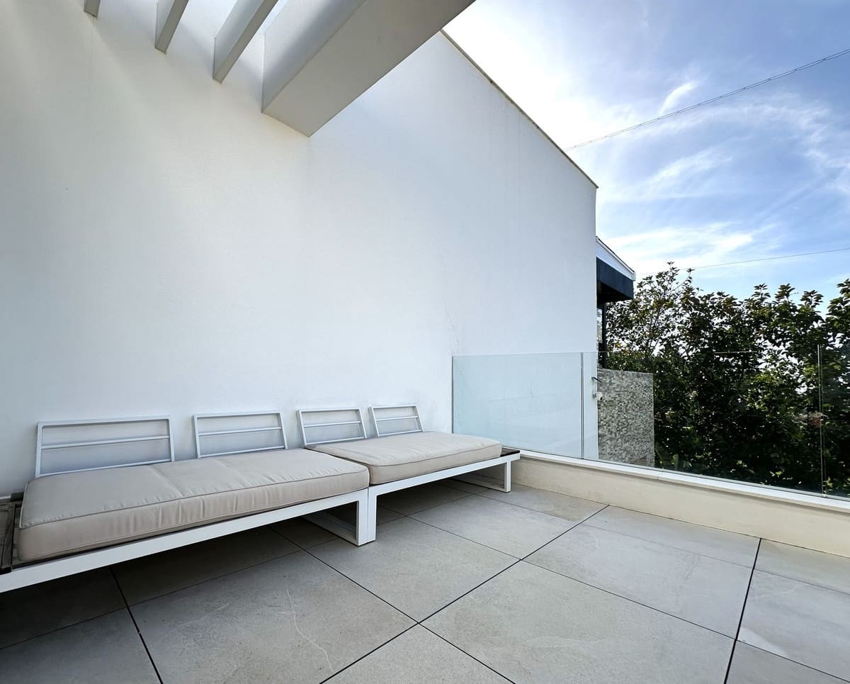 2 quarto Penthouse para venda em Marbella com piscina garagem - 899 000 € (Ref: 9685532)