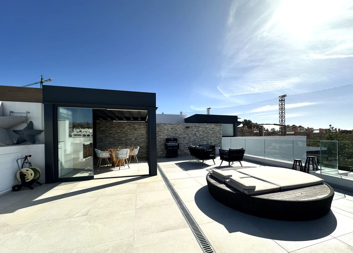 2 quarto Penthouse para venda em Marbella com piscina garagem - 899 000 € (Ref: 9685532)