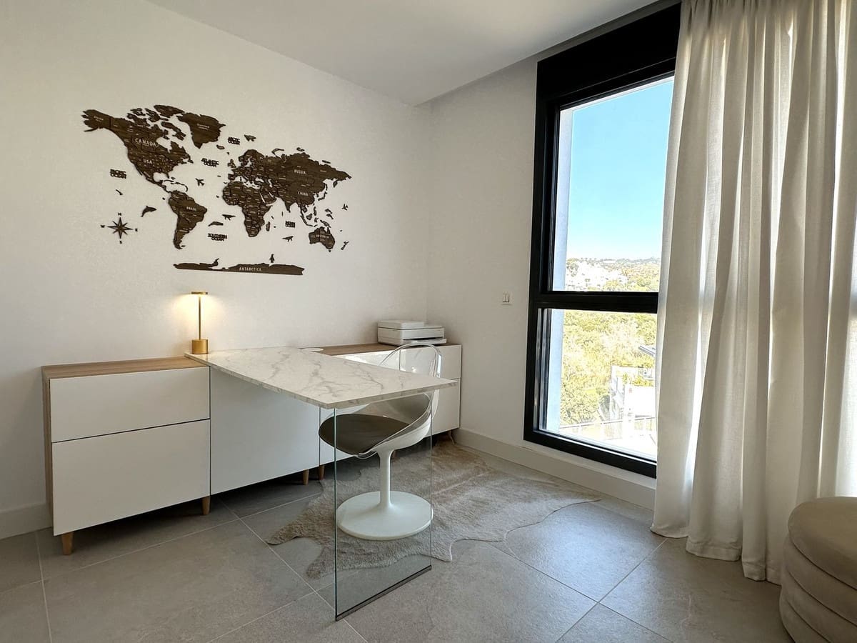 2 quarto Penthouse para venda em Marbella com piscina garagem - 899 000 € (Ref: 9685532)