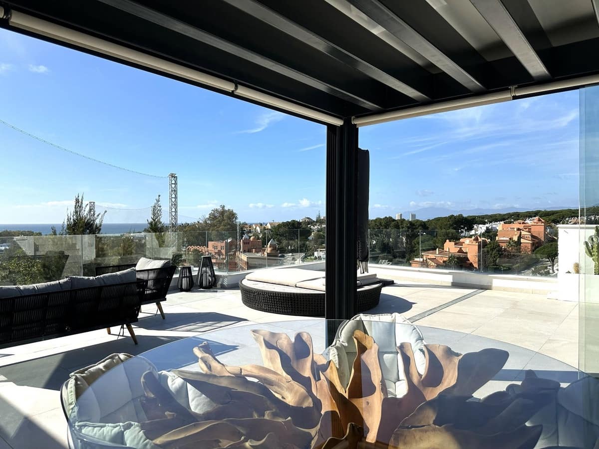 2 quarto Penthouse para venda em Marbella com piscina garagem - 899 000 € (Ref: 9685532)