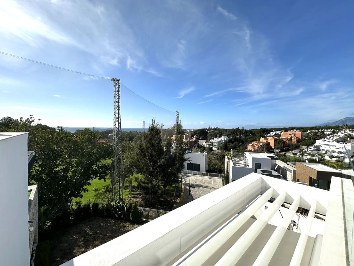2 quarto Penthouse para venda em Marbella com piscina garagem - 899 000 € (Ref: 9685532)