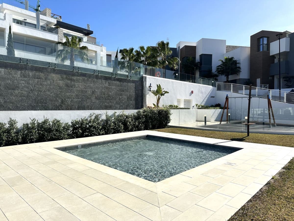 2 quarto Penthouse para venda em Marbella com piscina garagem - 899 000 € (Ref: 9685532)