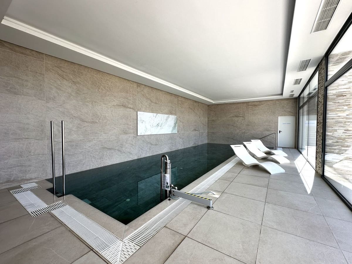 2 quarto Penthouse para venda em Marbella com piscina garagem - 899 000 € (Ref: 9685532)