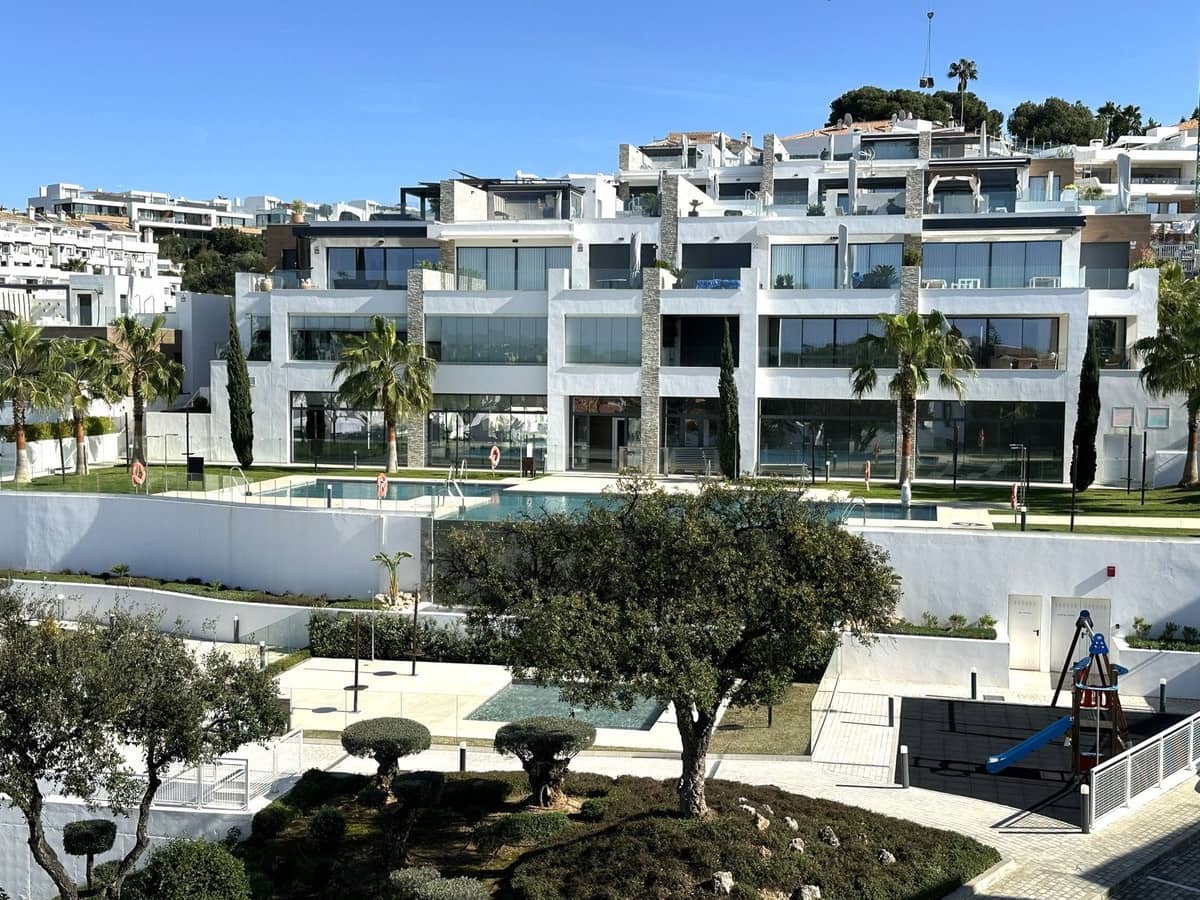 2 quarto Penthouse para venda em Marbella com piscina garagem - 899 000 € (Ref: 9685532)
