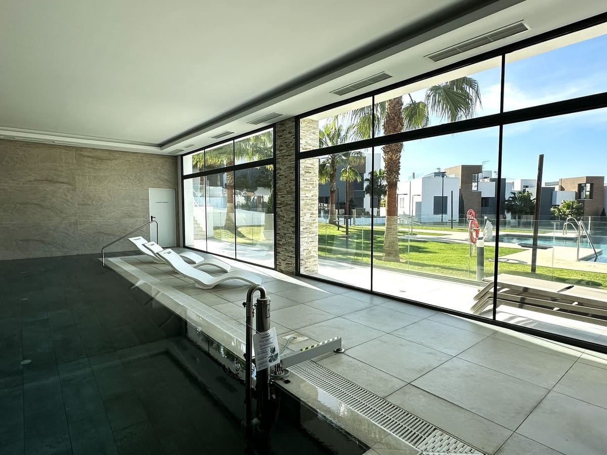 2 quarto Penthouse para venda em Marbella com piscina garagem - 899 000 € (Ref: 9685532)