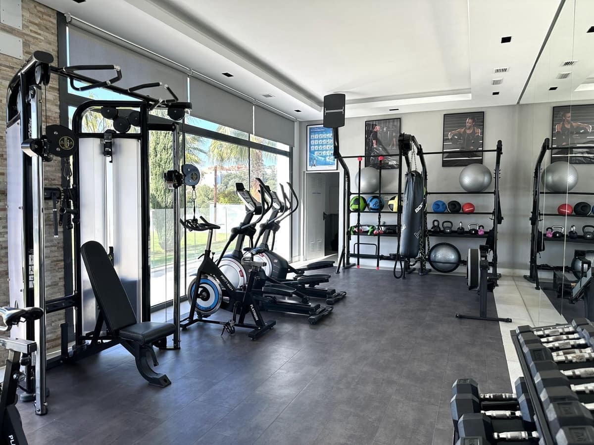 2 quarto Penthouse para venda em Marbella com piscina garagem - 899 000 € (Ref: 9685532)