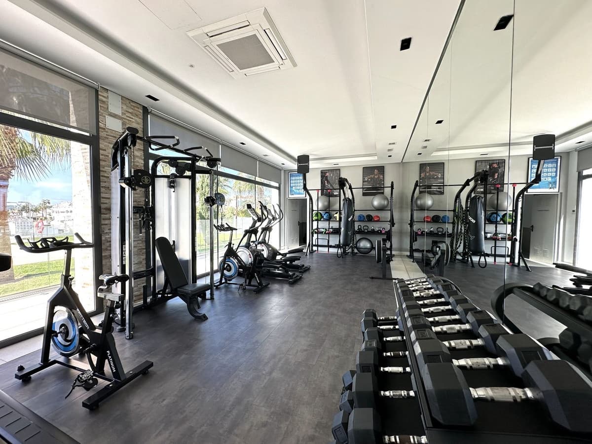 2 quarto Penthouse para venda em Marbella com piscina garagem - 899 000 € (Ref: 9685532)