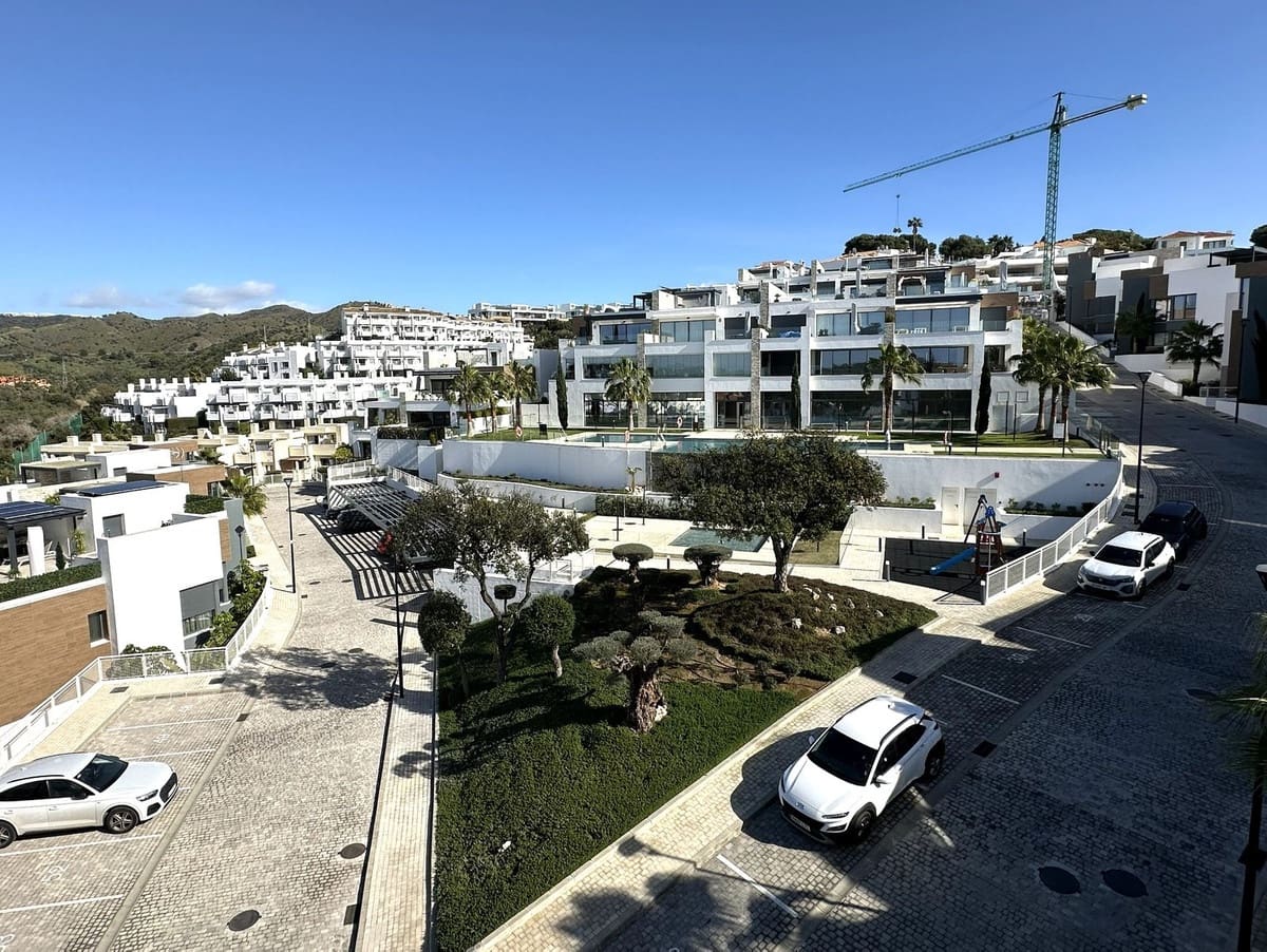 2 quarto Penthouse para venda em Marbella com piscina garagem - 899 000 € (Ref: 9685532)