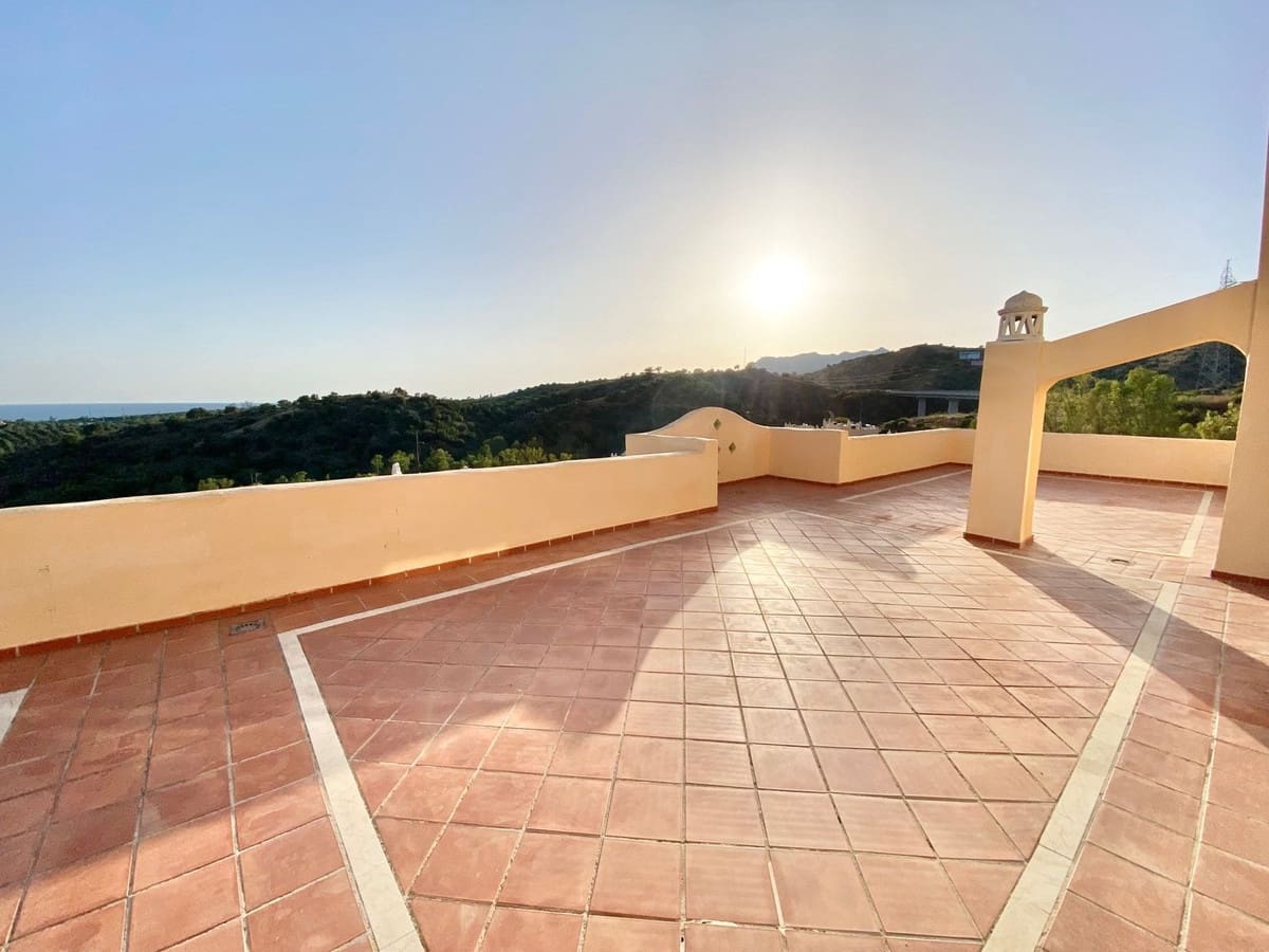 3 bedroom Penthouse for sale in Elviria with pool garage - € 645,000 (Ref: 9687503)