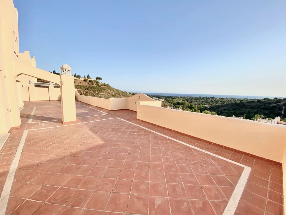 3 bedroom Penthouse for sale in Elviria with pool garage - € 645,000 (Ref: 9687503)