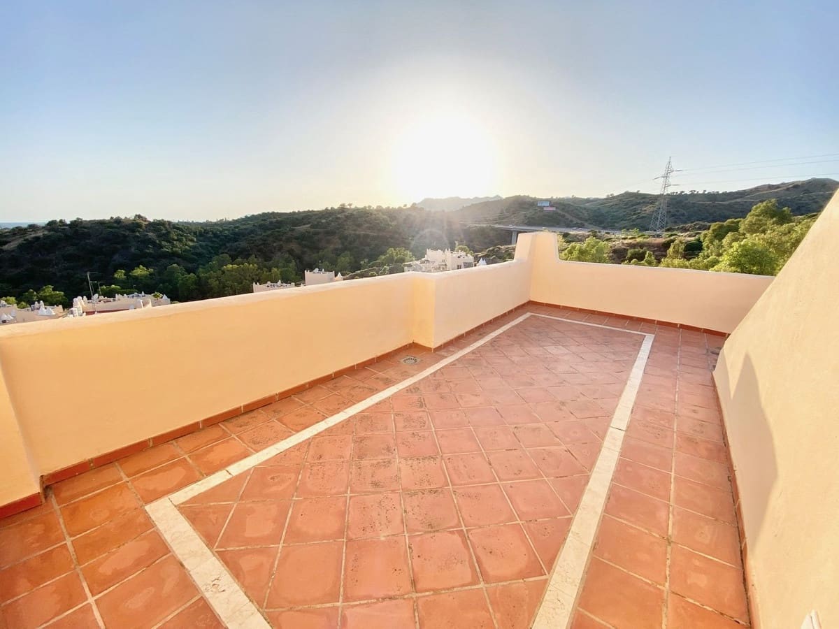 3 bedroom Penthouse for sale in Elviria with pool garage - € 645,000 (Ref: 9687503)