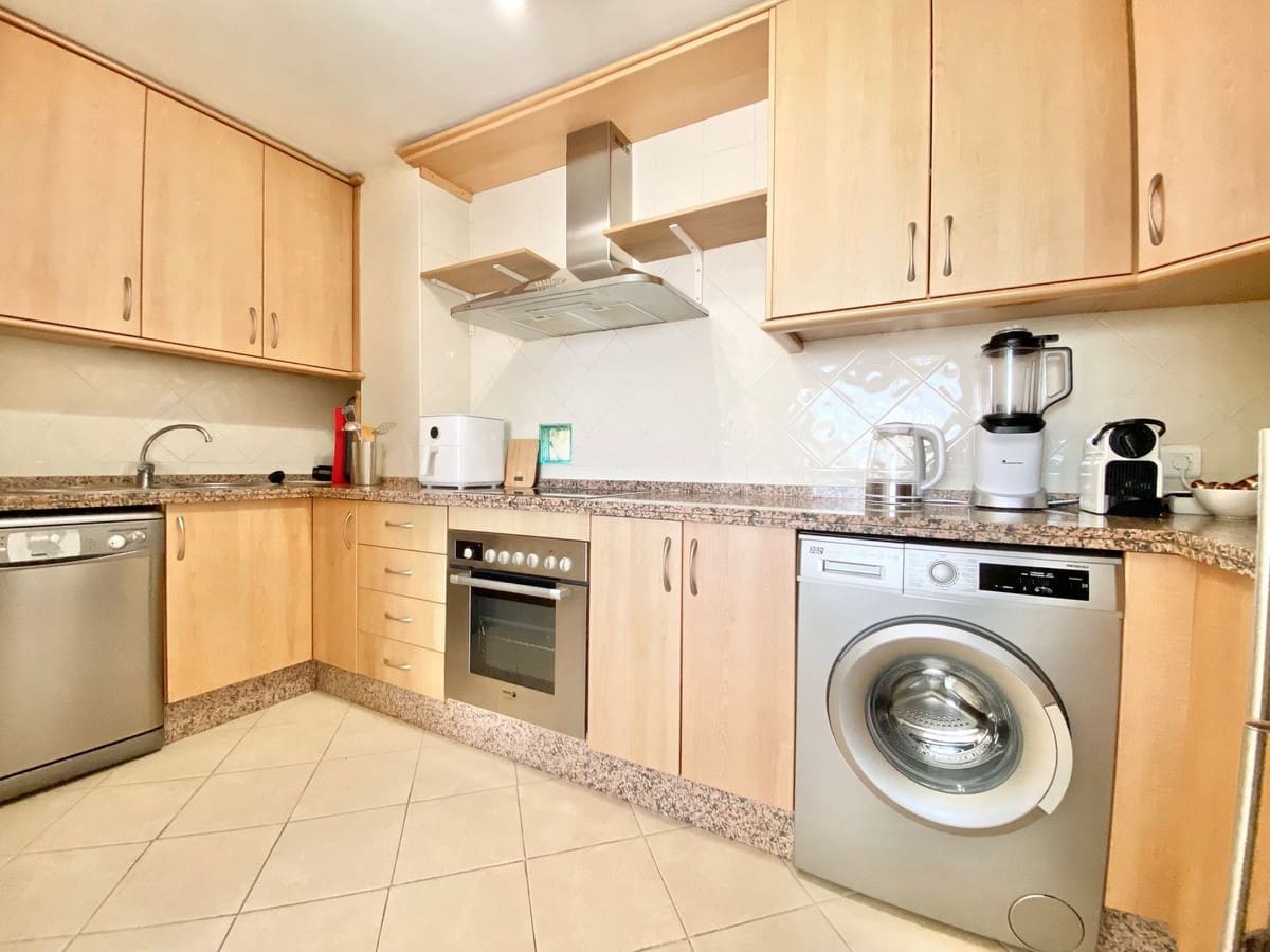 3 bedroom Penthouse for sale in Elviria with pool garage - € 645,000 (Ref: 9687503)