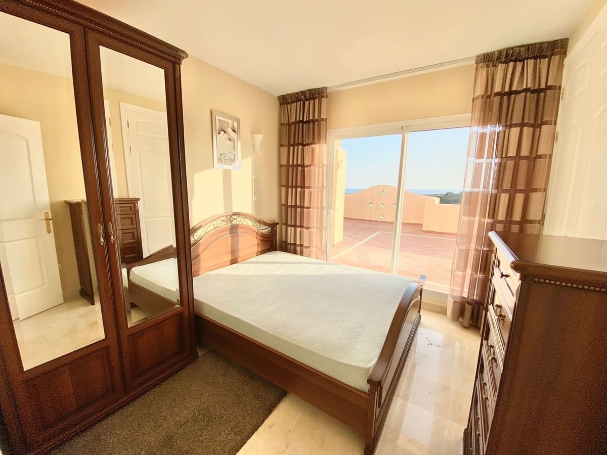 3 bedroom Penthouse for sale in Elviria with pool garage - € 645,000 (Ref: 9687503)