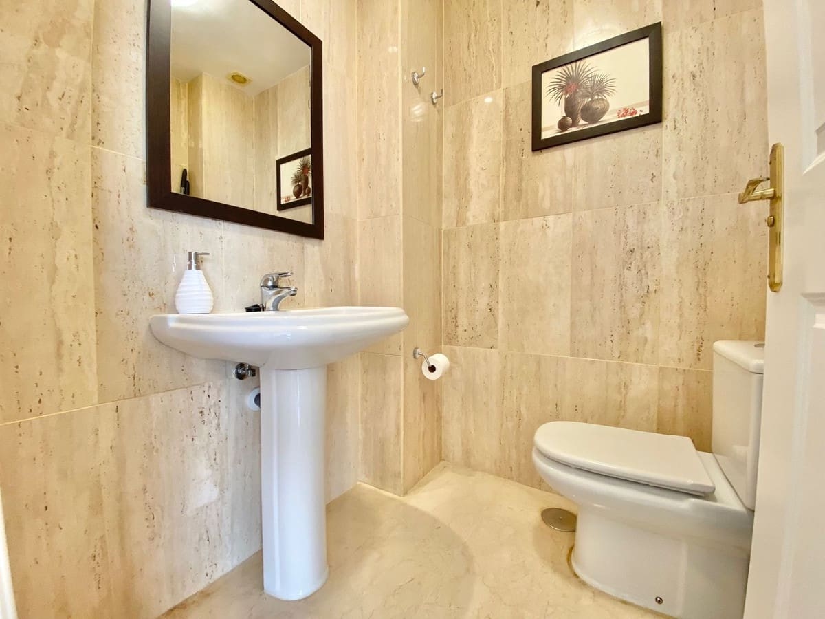 3 bedroom Penthouse for sale in Elviria with pool garage - € 645,000 (Ref: 9687503)