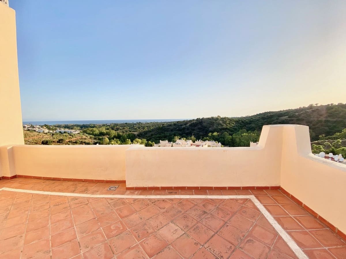 3 bedroom Penthouse for sale in Elviria with pool garage - € 645,000 (Ref: 9687503)