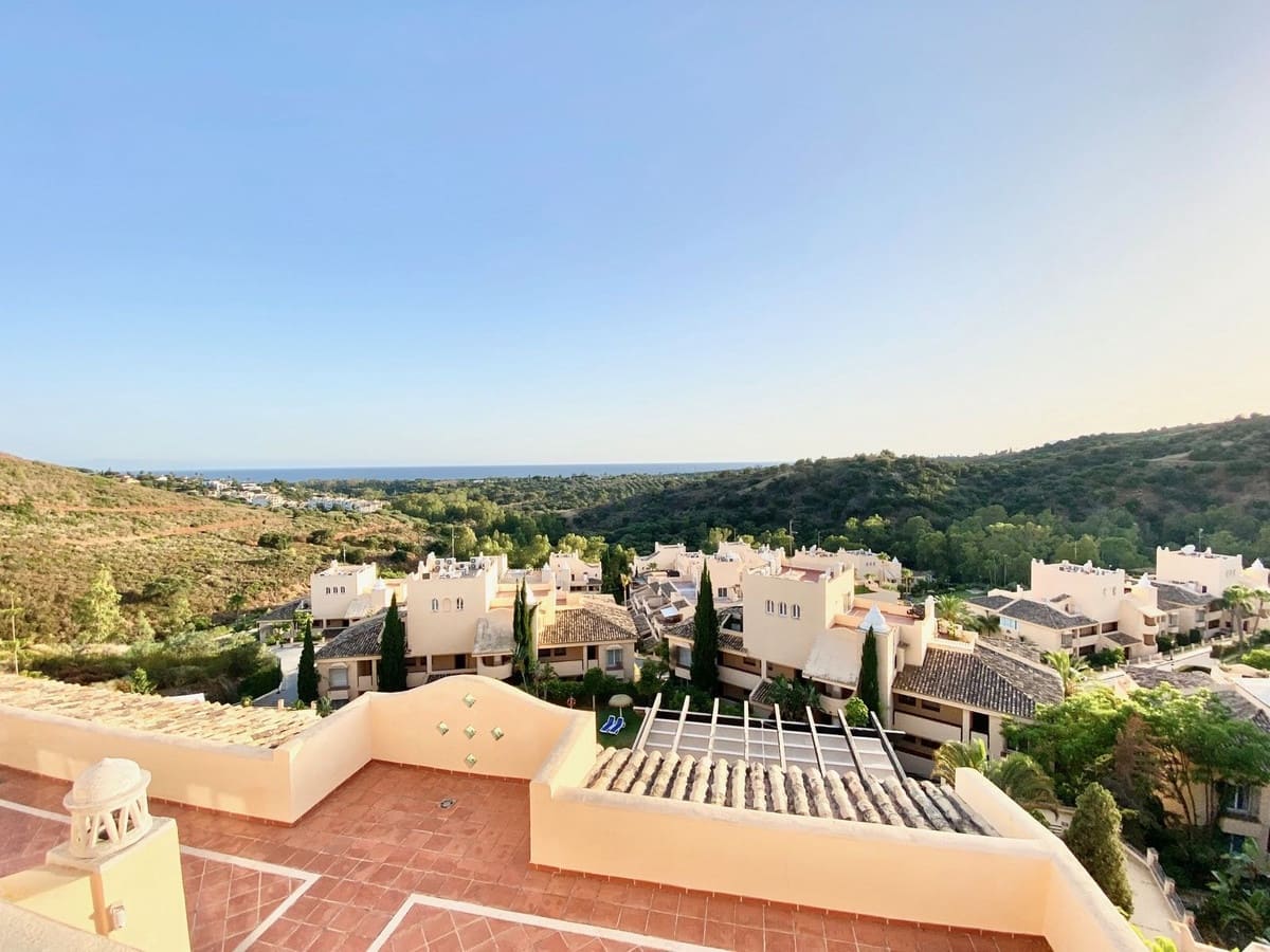 3 bedroom Penthouse for sale in Elviria with pool garage - € 645,000 (Ref: 9687503)