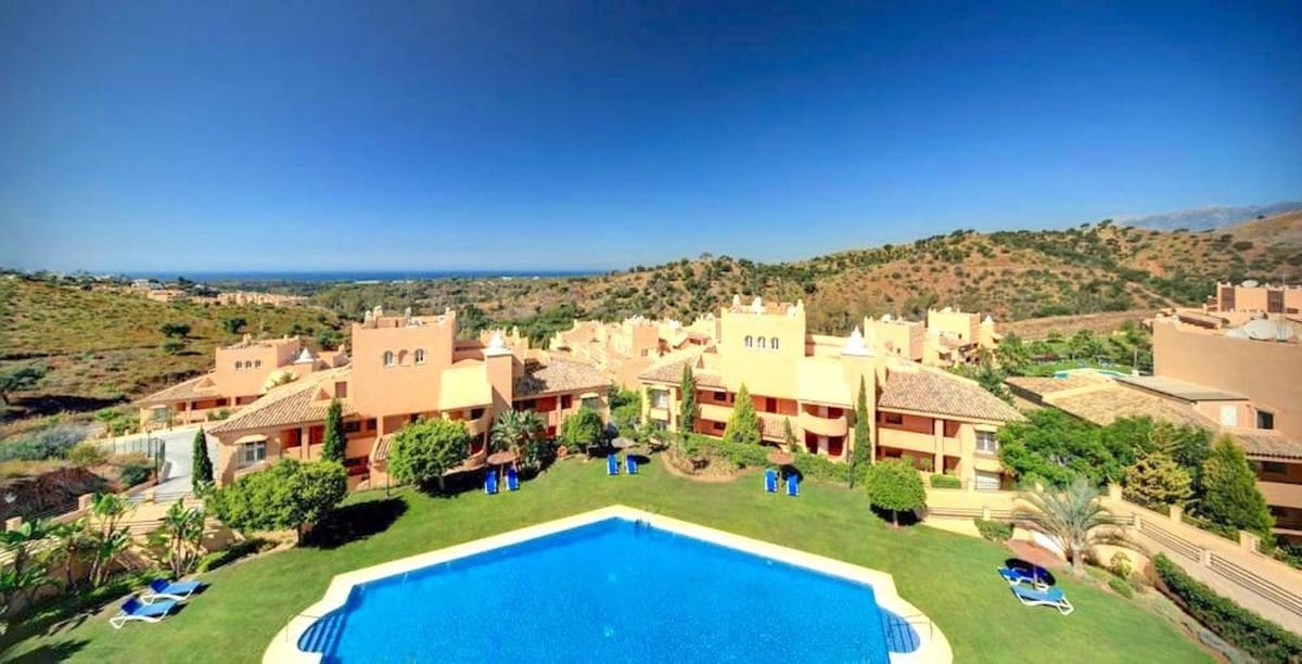 3 bedroom Penthouse for sale in Elviria with pool garage - € 645,000 (Ref: 9687503)