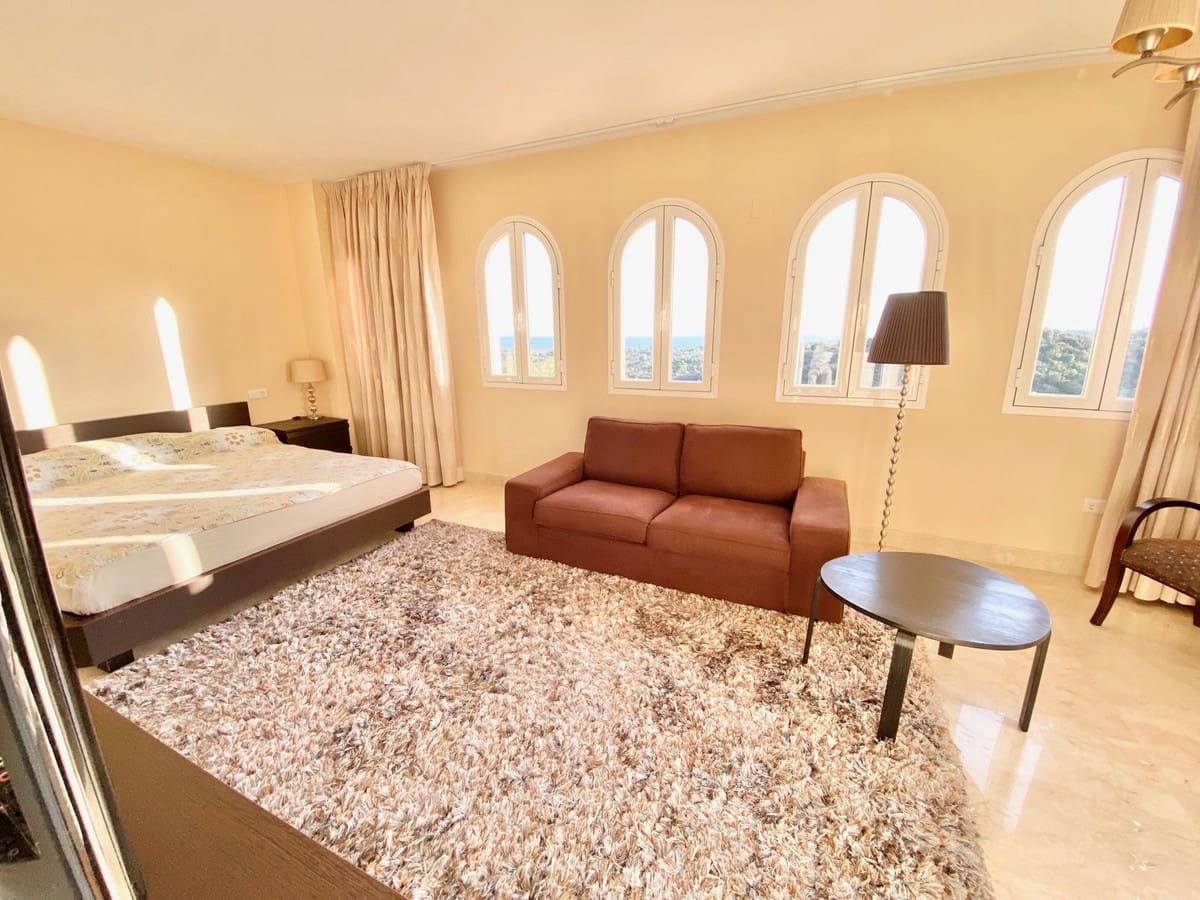 3 bedroom Penthouse for sale in Elviria with pool garage - € 645,000 (Ref: 9687503)