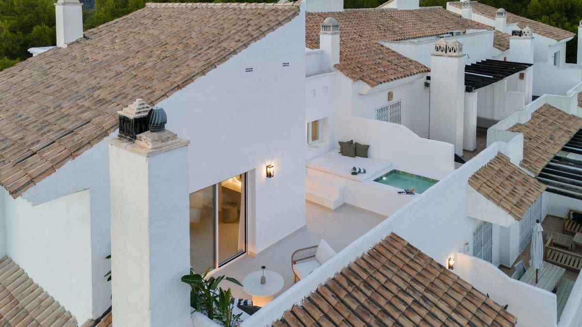 Ático de 3 habitaciones en Nueva Andalucia en venta con piscina garaje - 1.795.000 € (Ref: 9691369)