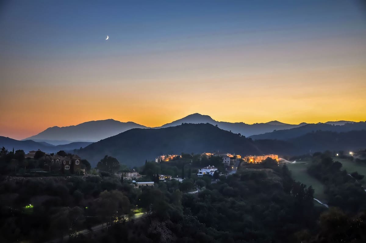 2 sypialnia Penthouse na sprzedaż w Benahavis z basenem garażem - 649 000 € (Ref: 9691414)