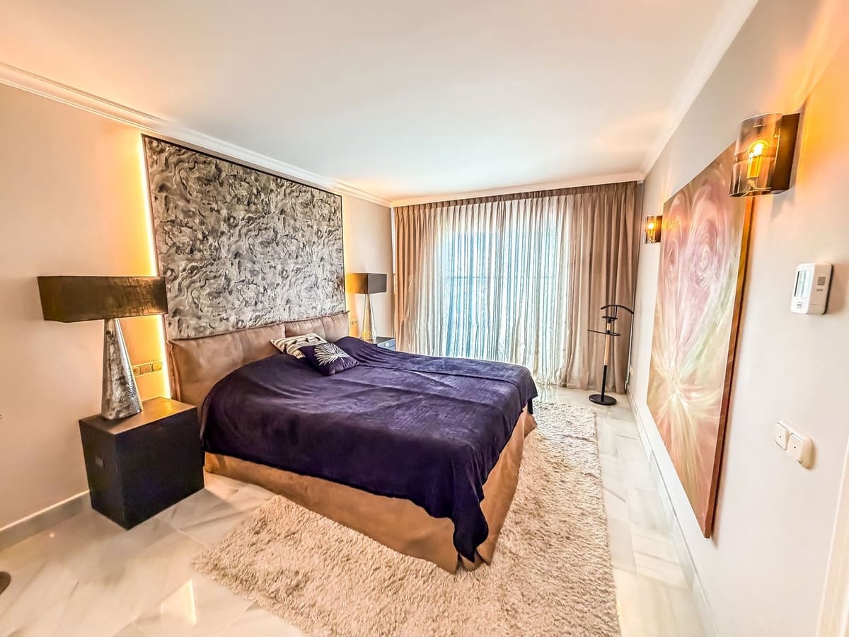 2 sypialnia Penthouse na sprzedaż w Benahavis z basenem garażem - 649 000 € (Ref: 9691414)