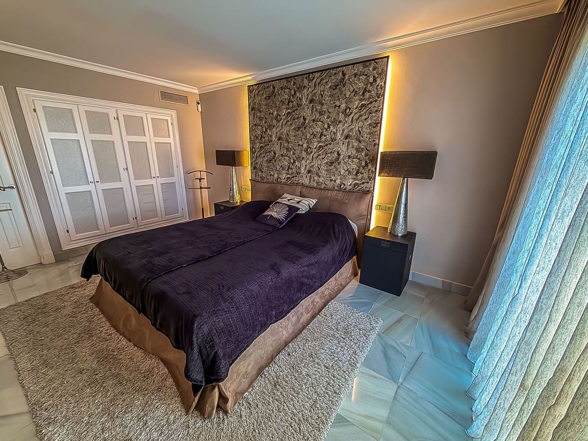 2 sypialnia Penthouse na sprzedaż w Benahavis z basenem garażem - 649 000 € (Ref: 9691414)