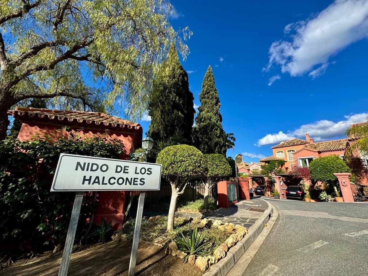 2 sypialnia Penthouse na sprzedaż w Benahavis z basenem garażem - 649 000 € (Ref: 9691414)