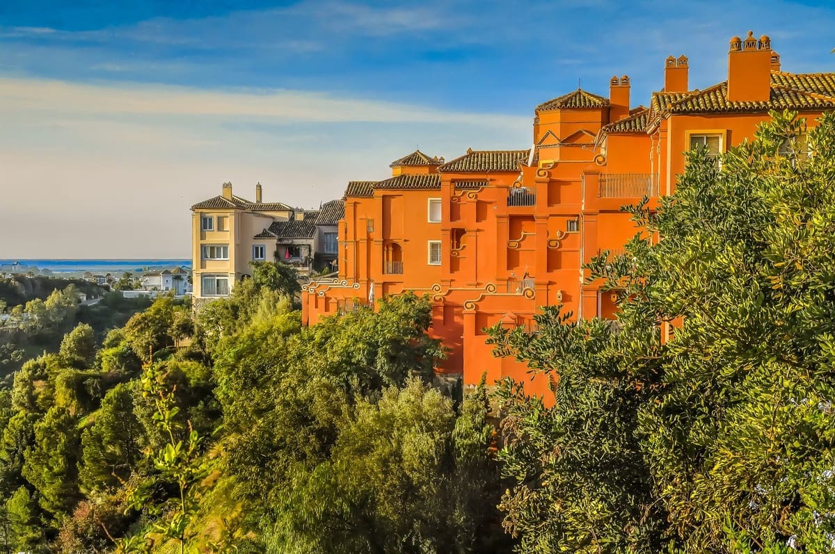 2 sypialnia Penthouse na sprzedaż w Benahavis z basenem garażem - 649 000 € (Ref: 9691414)