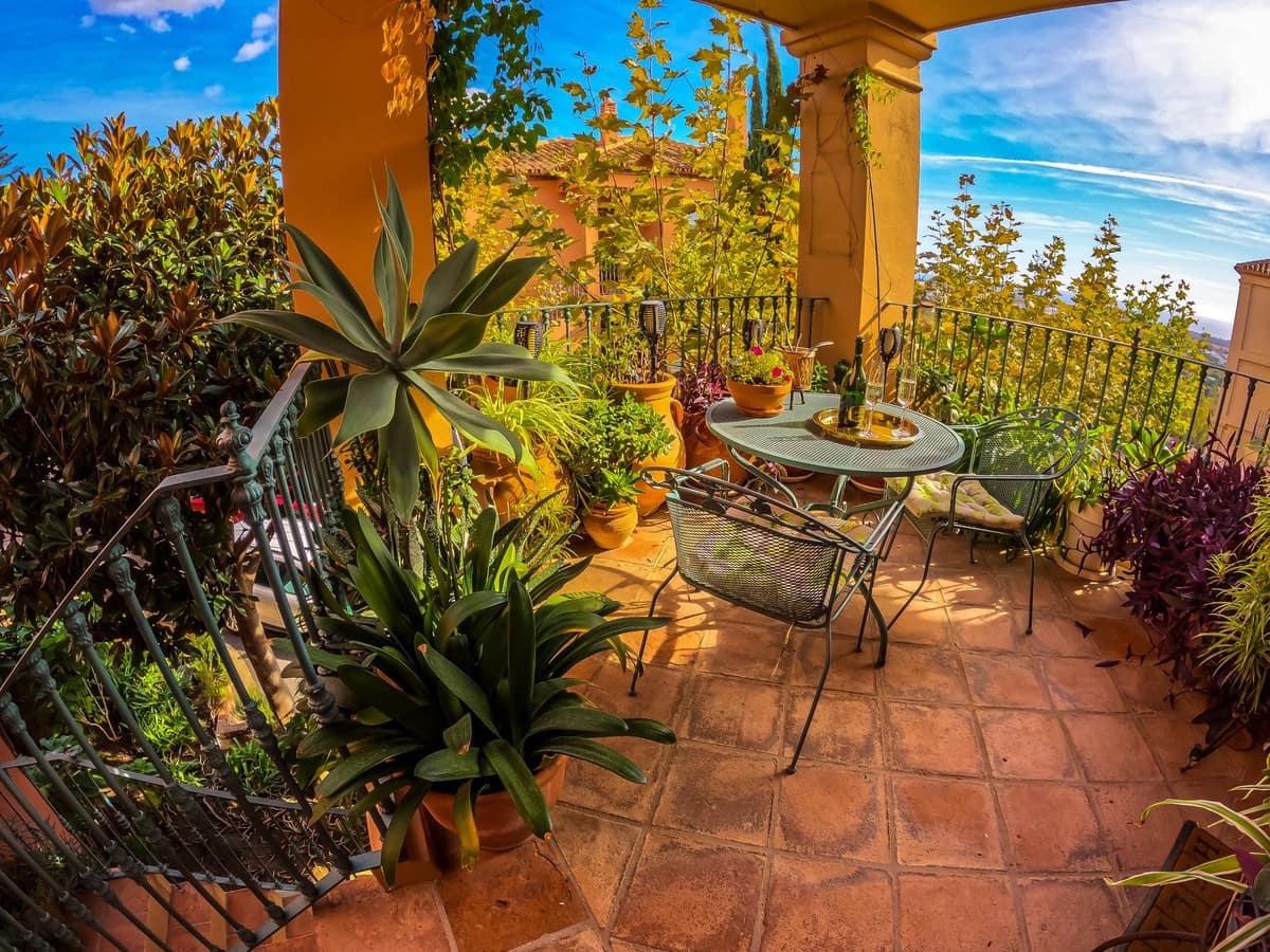 2 sypialnia Penthouse na sprzedaż w Benahavis z basenem garażem - 649 000 € (Ref: 9691414)