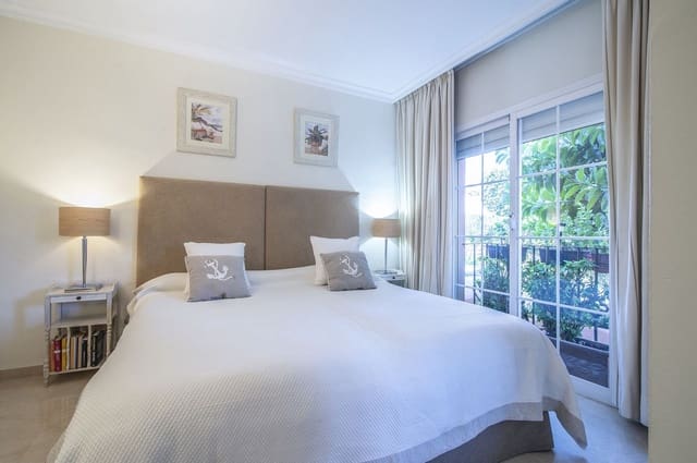 3 chambre Appartement à vendre à Nueva Andalucia, Marbella avec piscine garage - 775 000 € (Ref: 9691422)